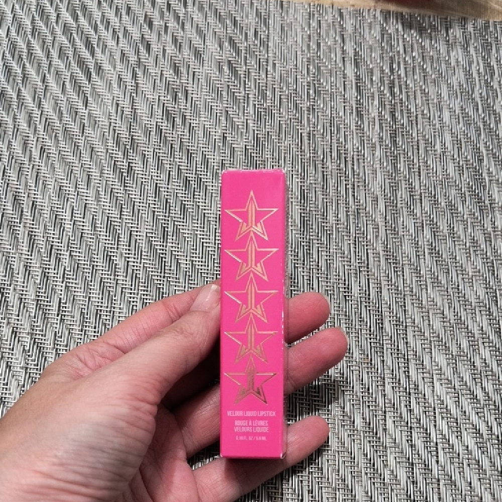 Jeffree Star Vibrant Pink Lipstick Packaging with Gold Stars